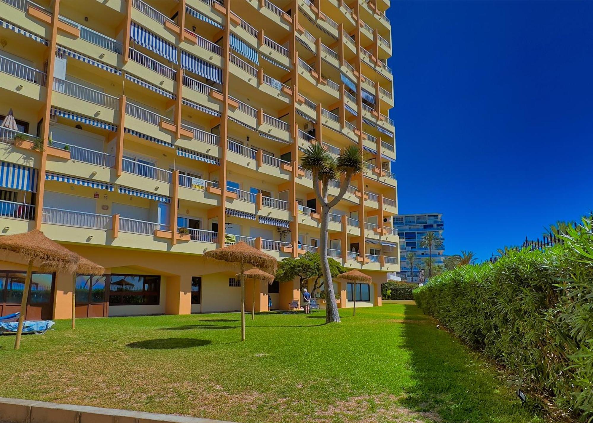 Great On The Beachfront In The Center Of Apartment